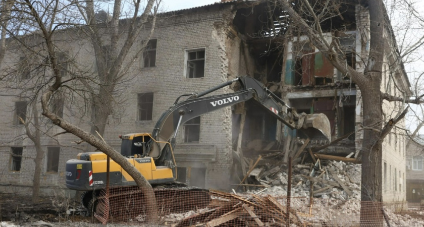 Дом на Студенческой все: в Дзержинске начался снос опасного здания 