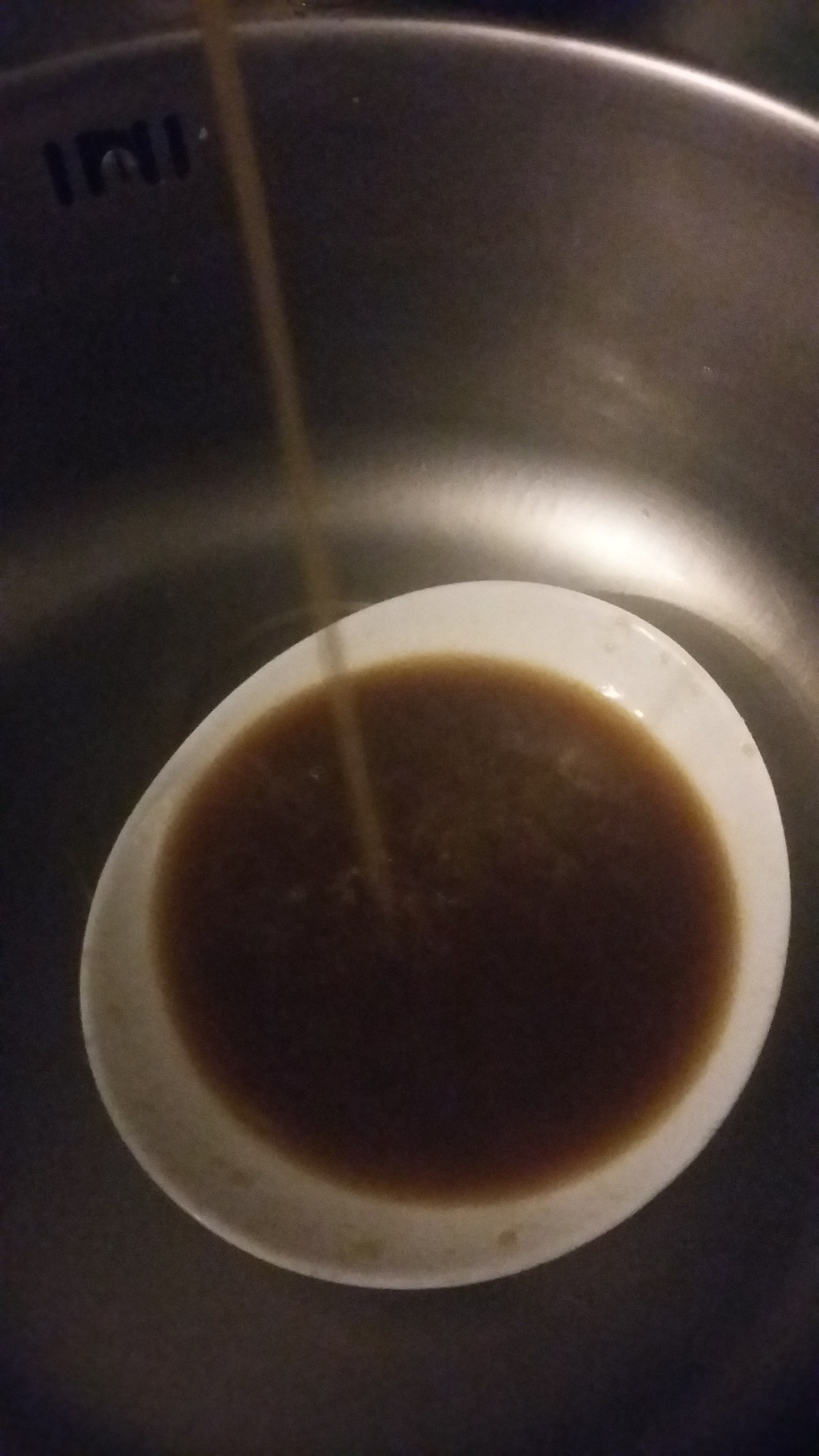 коричневая тарелка