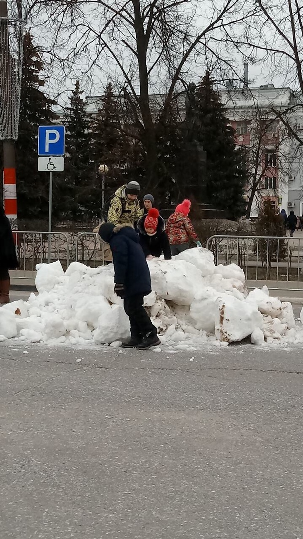 в Дзержинск привезли снег 28 декабря