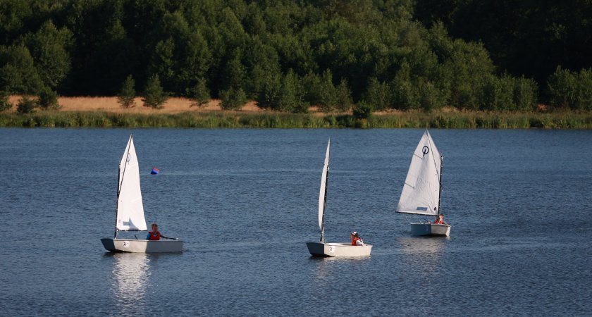 Секция парусного спорта в Дзержинске начала тренировки на Святом озере