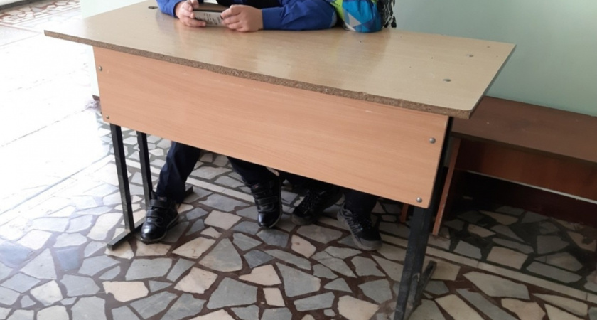 Школьники из Дзержинска больше не смогут пользоваться телефонами на учебе