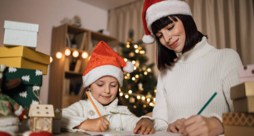 От гаджетов до квартиры: что чаще всего просят дети у Деда Мороза в 2023