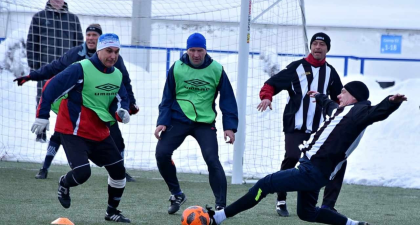 Дзержинские футболисты сразились в матче со спортсменами из Геленджика
