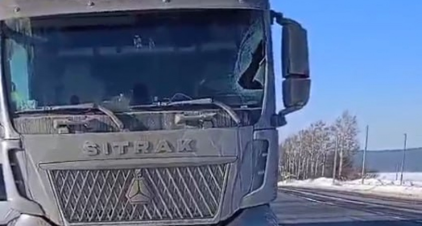 Пункт назначения: ледяная глыба, сорвавшаяся с фуры, покалечила водителя в Нижегородской области