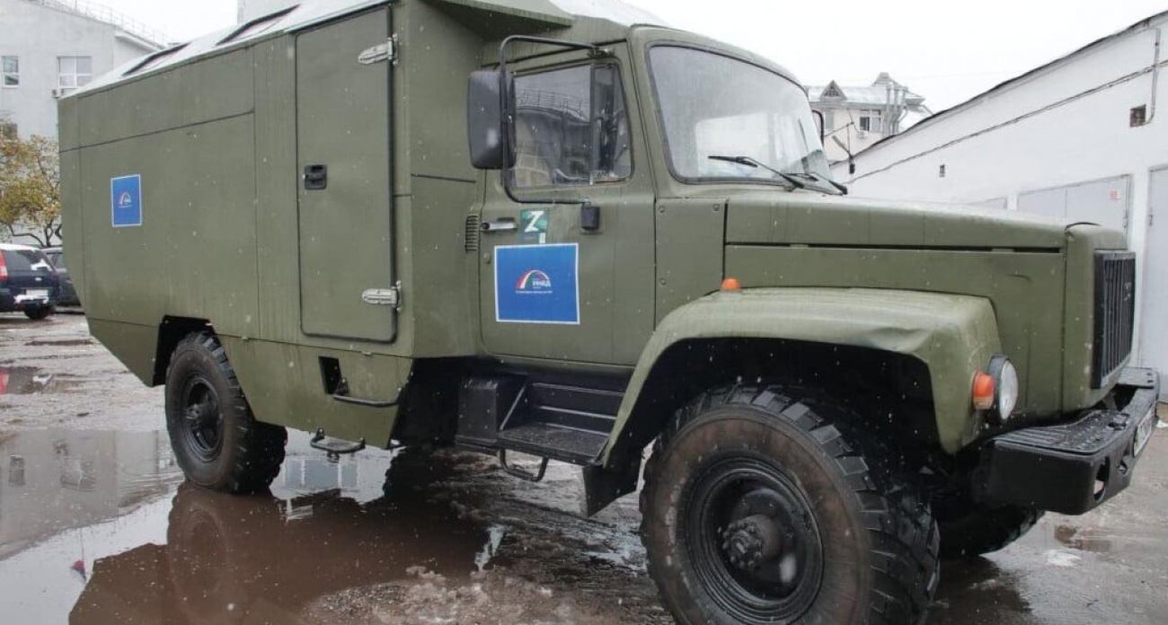 Таджикская община Дзержинска передала санитарный автомобиль для военных