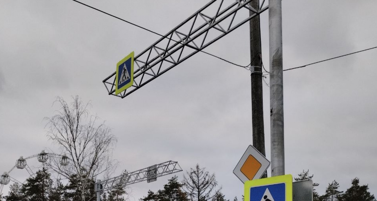 В Дзержинске установили опоры для знаков без освещения пешеходного перехода