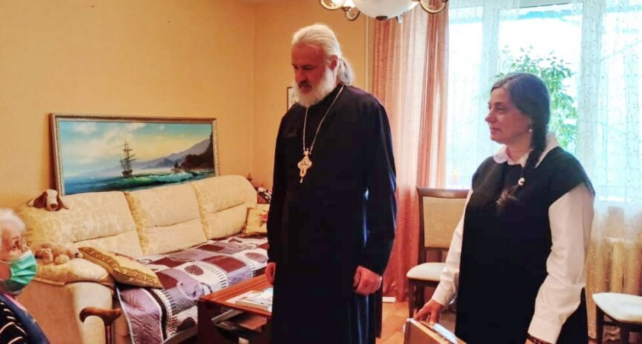 Воскресенское благочиние поздравило ветеранов и узницу концлагеря