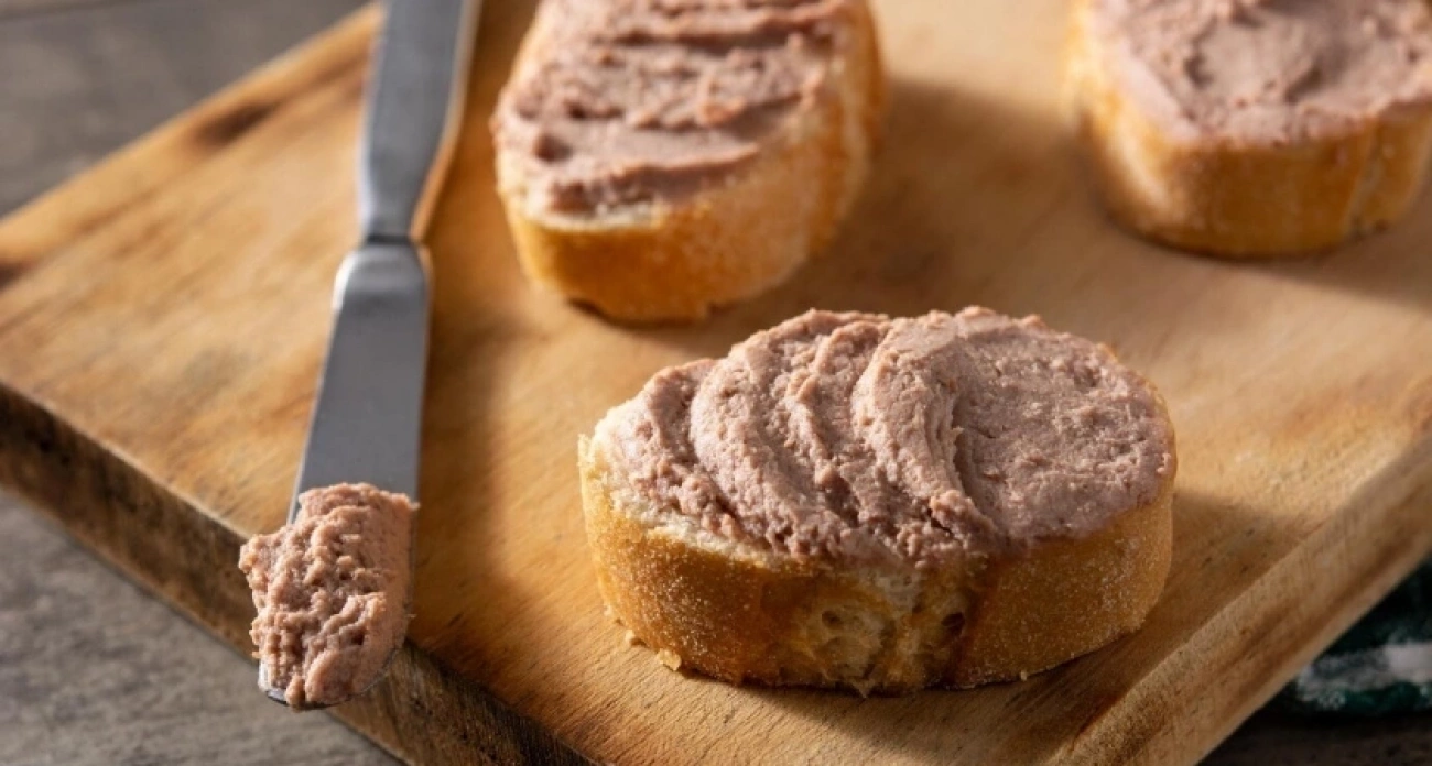 Домашняя намазка на хлеб: получается настолько вкусной, что заменяет любую колбасу