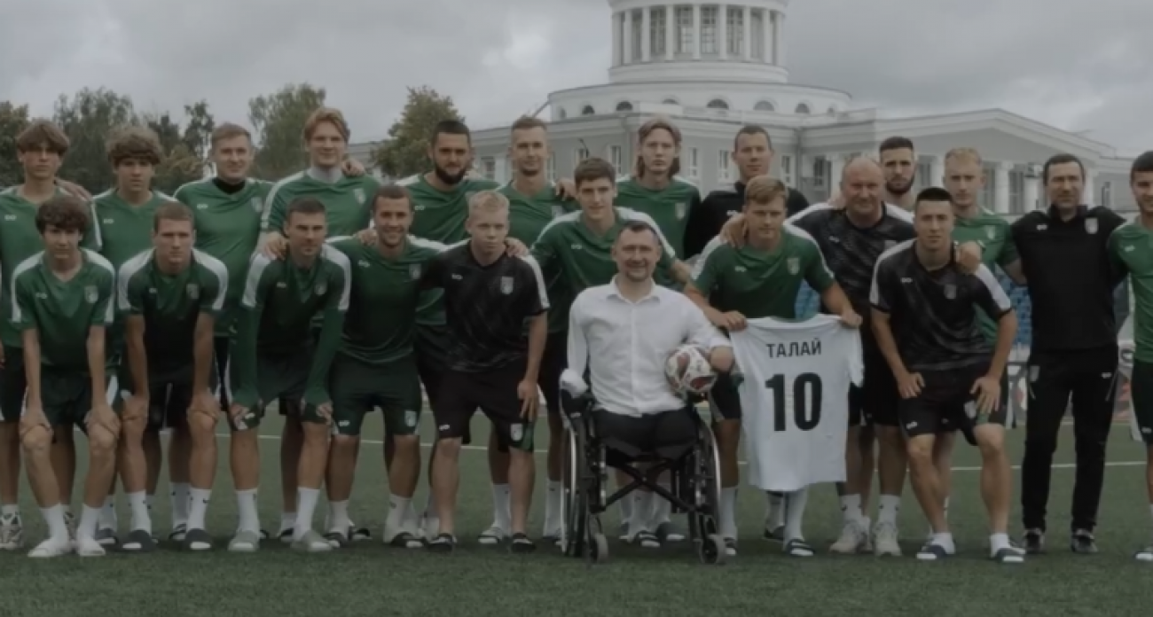 Спортсмен-мотиватор Алексей Талай встретился с футболистами «Химика»
