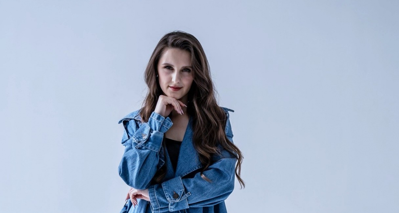 Эти 4 цвета в одежде выдают людей с темной стороной: тайные знаки, которые видят не все