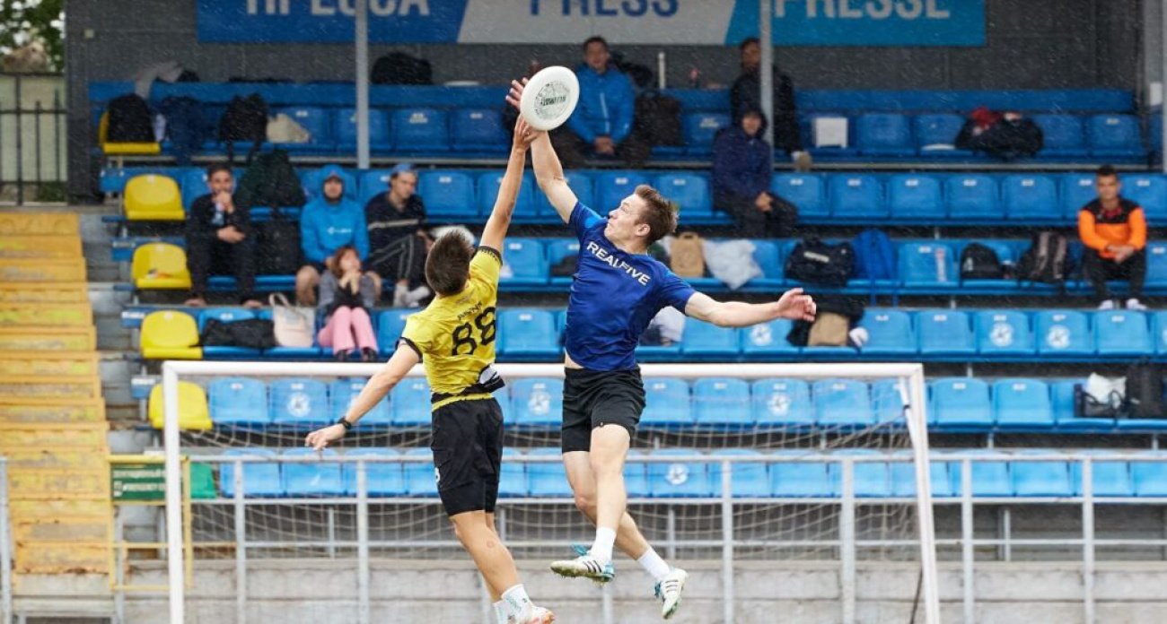 РеалФайв" из Дзержинска разгромил 12 команд и завоевал чемпионат России по алтимату на "Петровском