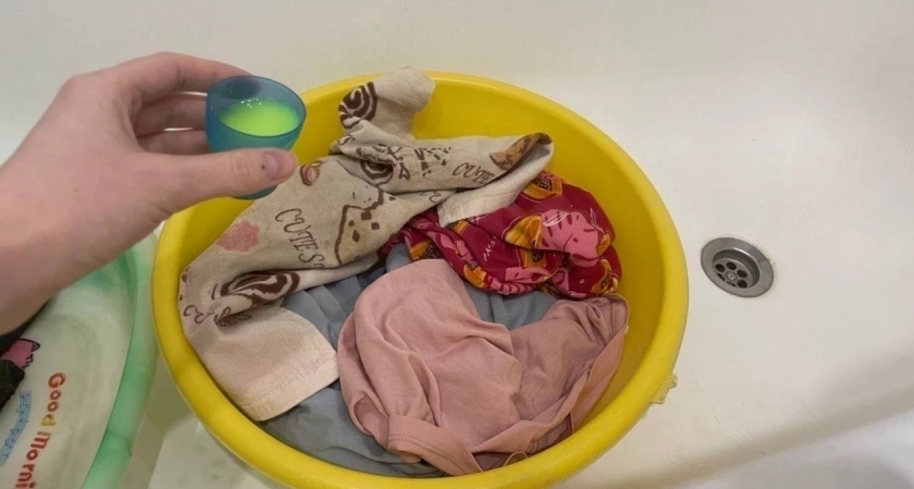 Забытый секрет наших бабушек: что происходит с полотенцами после 2 часов в этом растворе