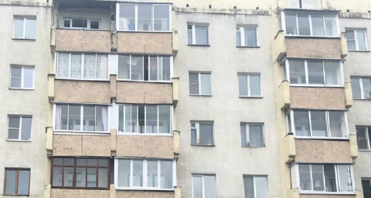 Что происходит с вещами на балконе зимой: почему весной вы можете не узнать свои растения и мебель