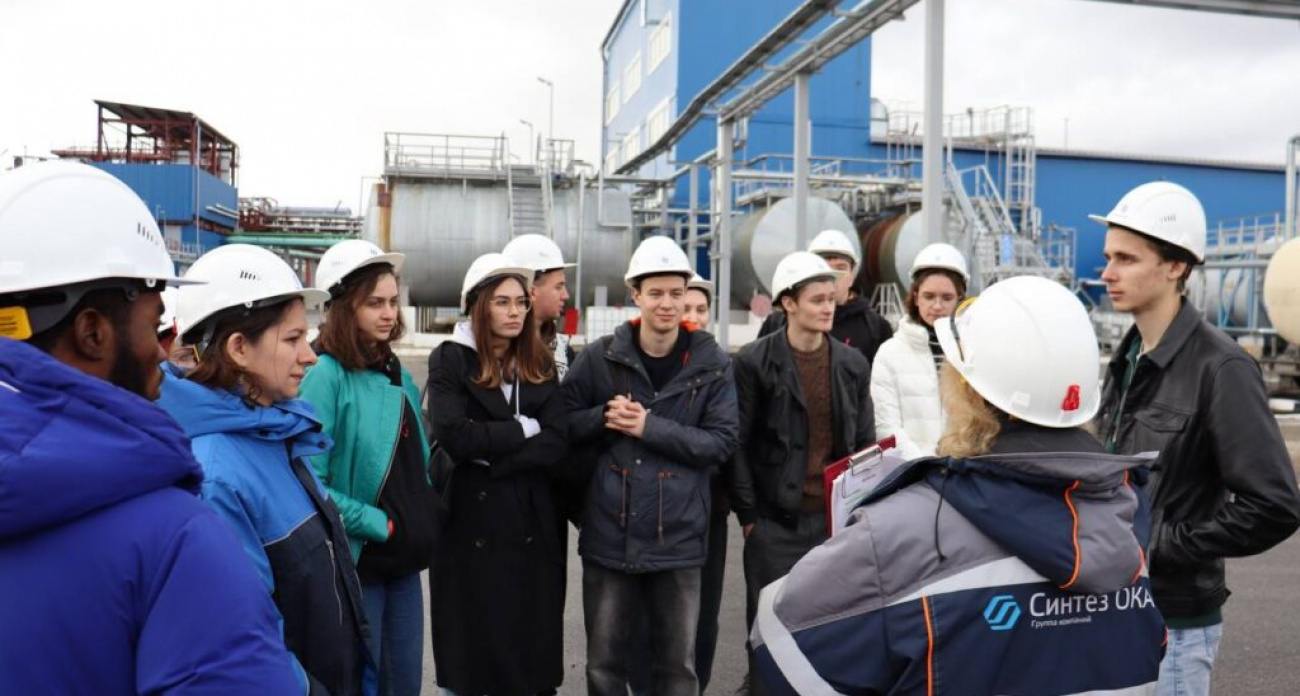 ОЭЗ "Кулибин" ищет 350 молодых химиков: студентам показали будущие рабочие места
