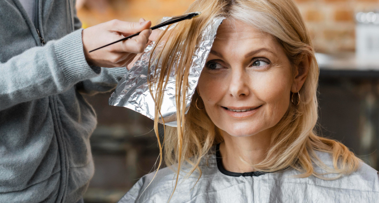 Парикмахеры молчат об этом: копеечная «Тоника» закрашивает седину лучше салонного окрашивания