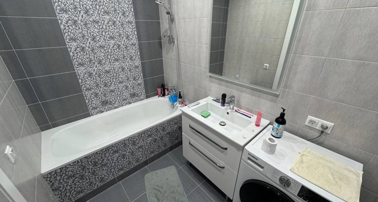 Трихолог раскрыла копеечный секрет густых волос: обычная соль заменит три визита в салон