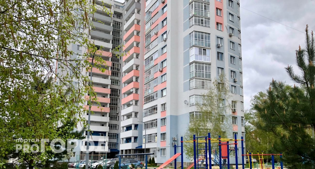 Депутат напомнил о запрете курения на общих балконах в подъездах и штрафах до 1,5 тысяч рублей