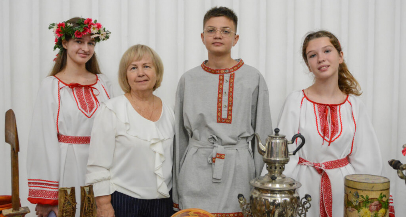 "Многоголосье" восьми народов: в Дзержинске показали этрог и научили праздновать Хануку