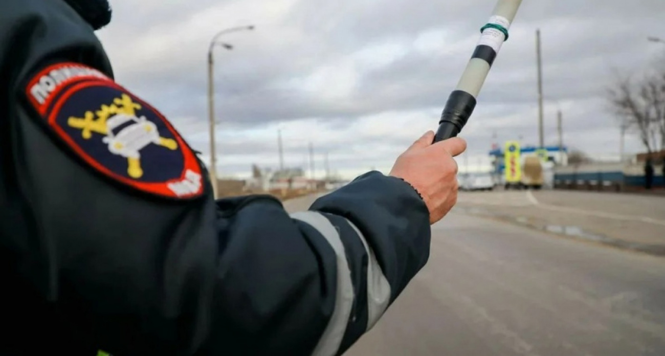 ГАИ объяснила, что делать водителю, который заехал за стоп-линию в момент включения красного света