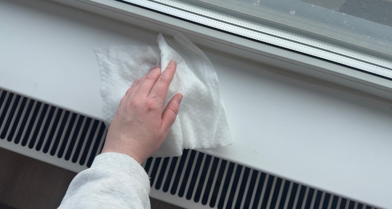 Забудьте про соду: простой способ вернуть подоконнику белизну за 5 минут - никаких пятен и желтых следов