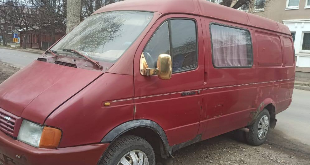 Вы задели припаркованный автомобиль соседа дверью машины. Что грозит по закону и как действовать правильно