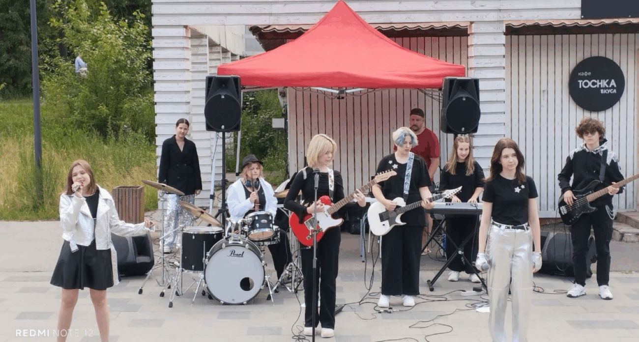 Дзержинский педагог создает детские рок-группы и учит гитаре в любом возрасте