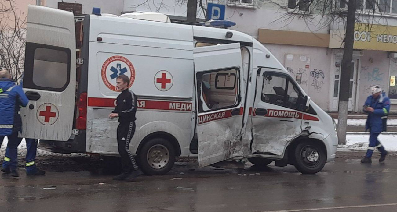 В Дзержинске в ДТП со скорой помощью пострадали четыре человека