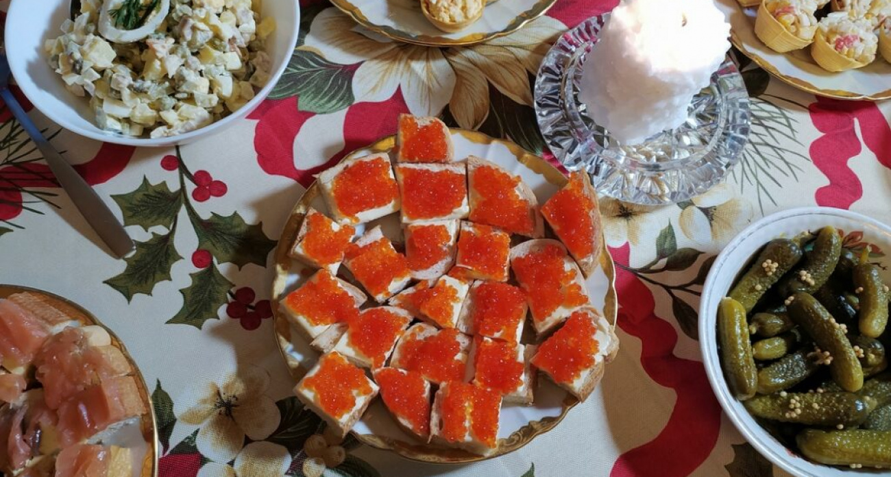 Новогоднее застолье без последствий: гастроэнтеролог раскрыла главные опасности праздничного стола