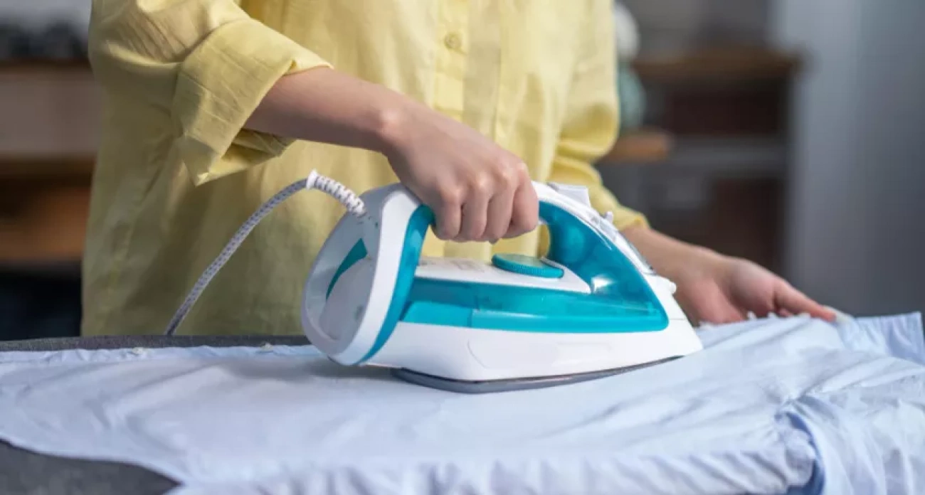 Проверенные методы чистки утюга: как избавиться от накипи и грязи самостоятельно за несколько минут