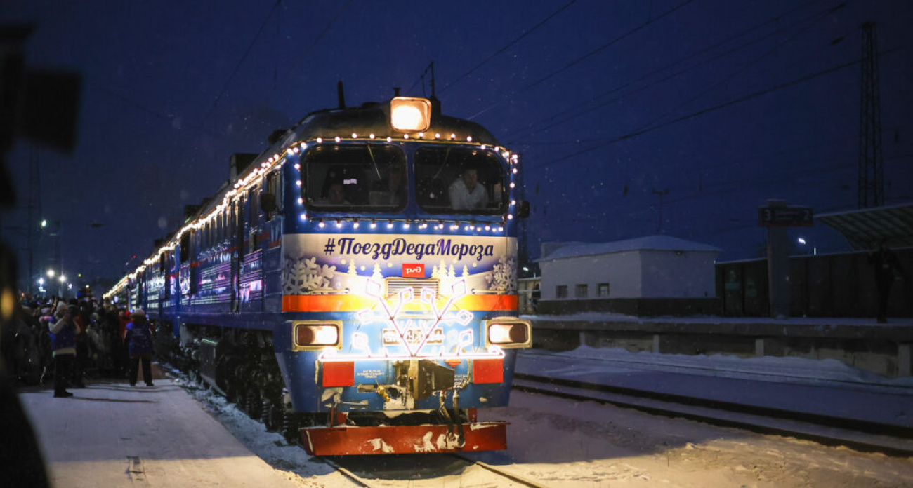 Поезд Деда Мороза собрал 7500 дзержинцев: как на вокзале вернулось настоящее волшебство