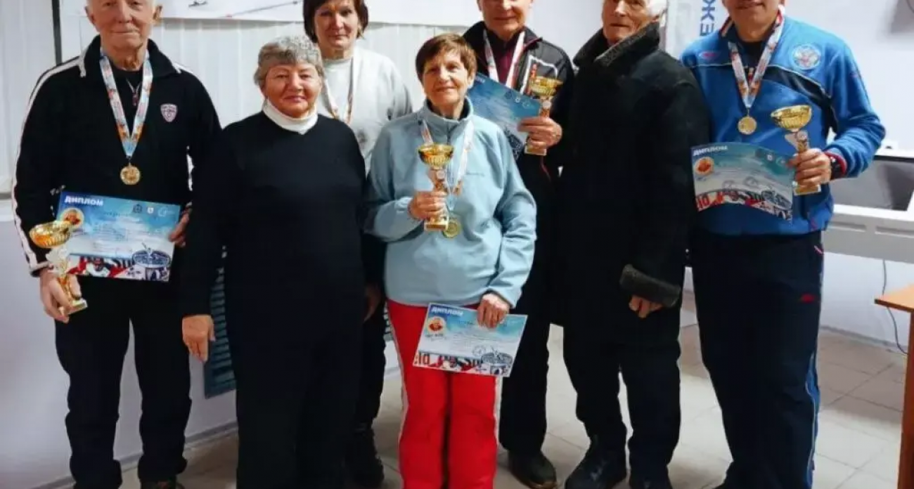 82-летняя рекордсменка мира из Дзержинска взяла золото по конькобежному спорту при -24°C