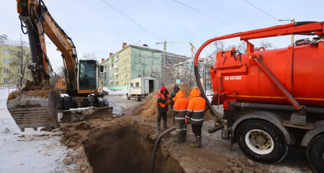 Ледяная катастрофа: 4 прорыва водопровода за два дня оставили центр Дзержинска без воды и тепла