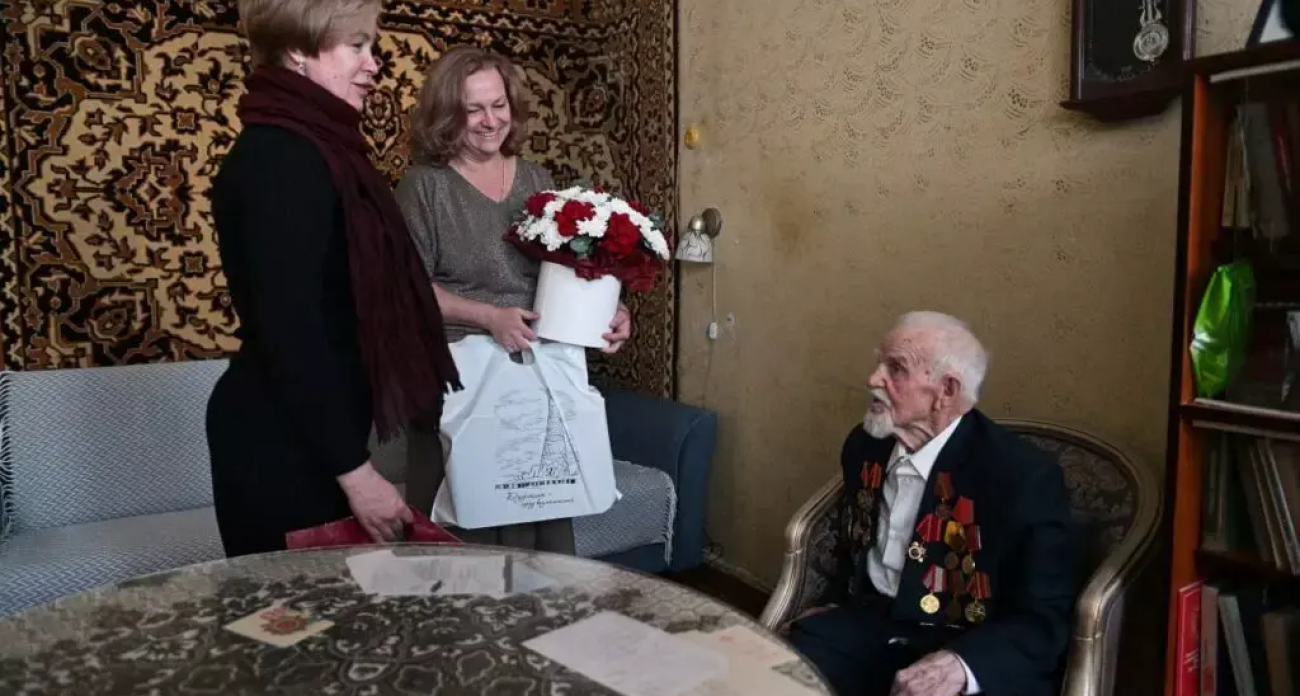 102-летний герой Сталинграда: власти Дзержинска навестили ветерана с тремя фронтовыми ранениями
