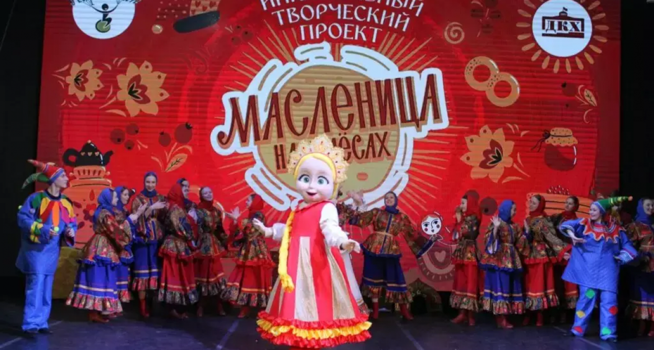 Артисты ДКХ устроили «Масленичную круговерть» для инвалидов-колясочников с валенками и блинами