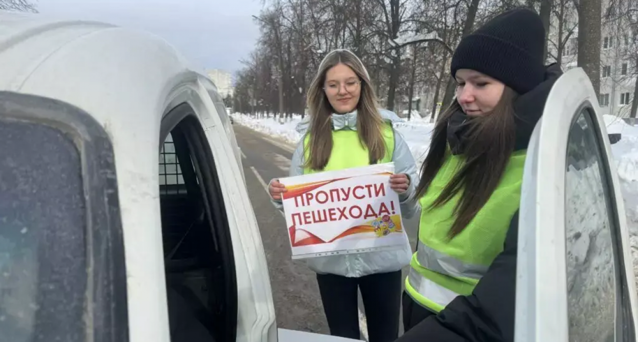 Смертельная «встречка» и зимние гонки: ГИБДД и школьники Дзержинска устроили масштабную проверку водителей