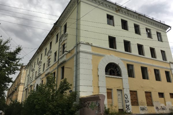 «Дом наш»: Депутаты Дзержинска просят вернуть городу бывшее общежитие