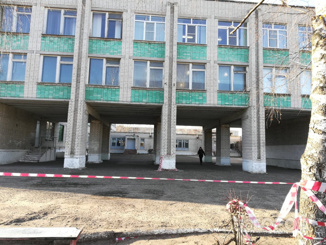 Уроков не будет: в Дзержинске закрыли школу с образовавшимися в ней трещинами