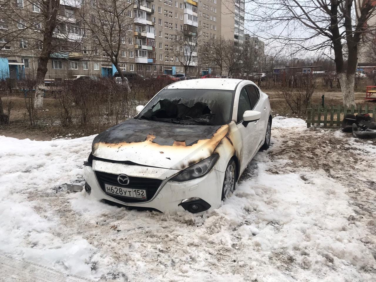 100 тысяч рублей за зачинщика: в Дзержинске разыскивают поджигателя автомобиля