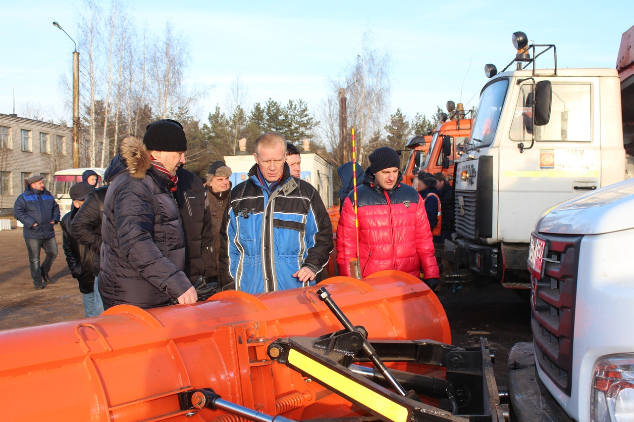 Около 400 дворников и 15 машин вышли на улицы Дзержинска, чтобы его очистить от снега