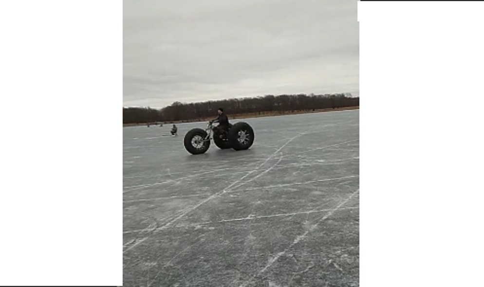 Нижегородец на самодельном трицикле прокатился по озеру Святому (ВИДЕО)