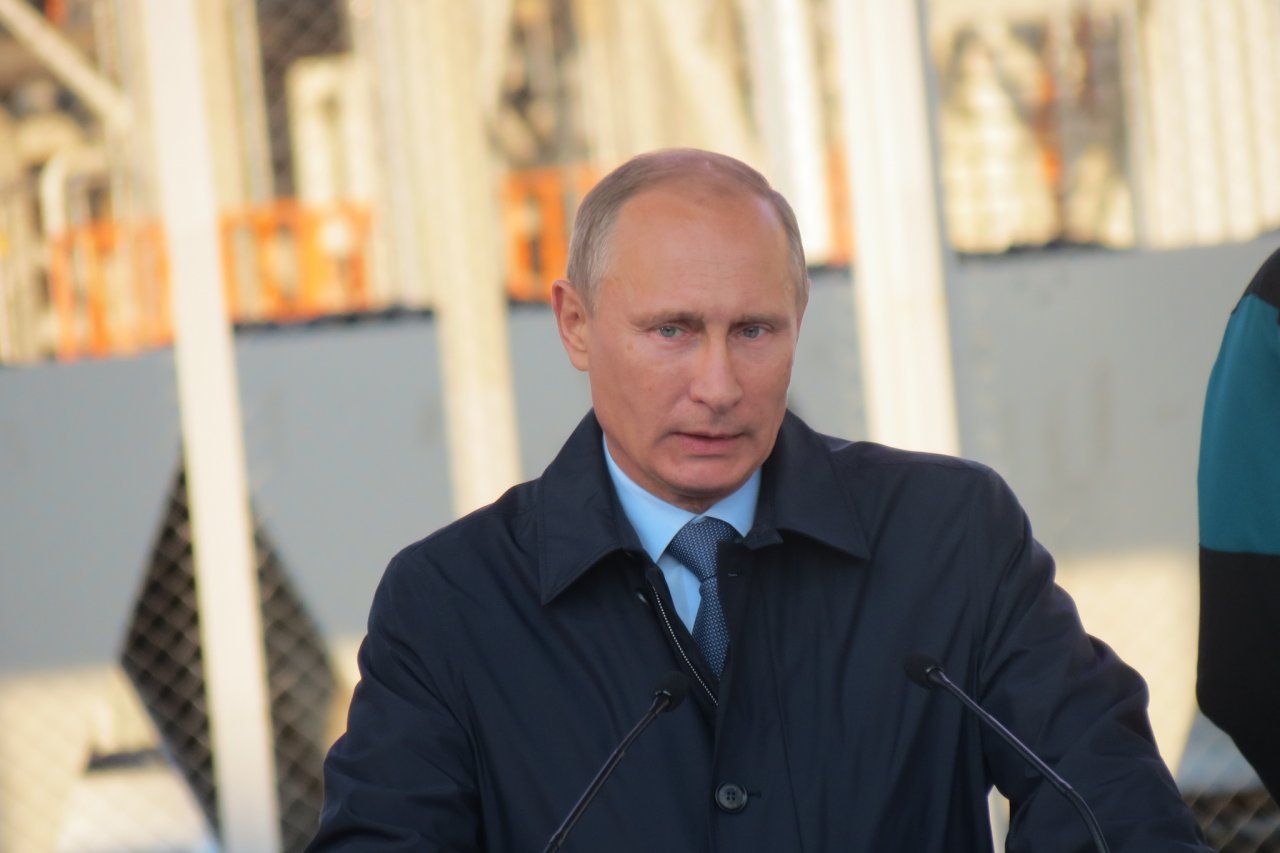 Владимир Путин утвердил повышение минимальной зарплаты россиян с 1 января