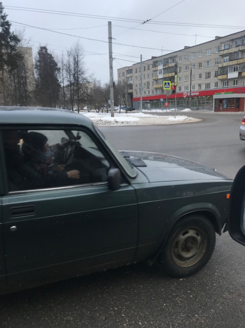 По стопам татарстанской матери: житель Дзержинска посадил за руль 3-летнего ребенка