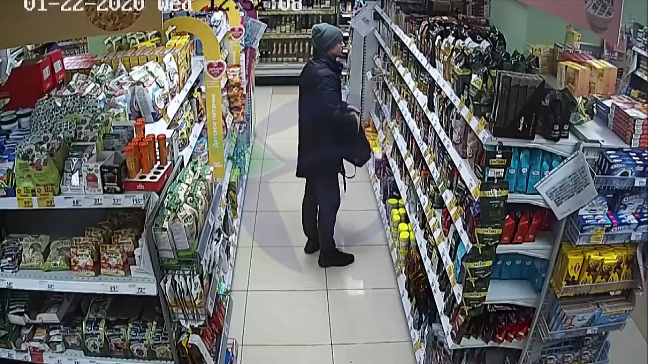 Зачем платить больше нуля: в Дзержинске разыскивают мужчину, который вынес продукты из магазина