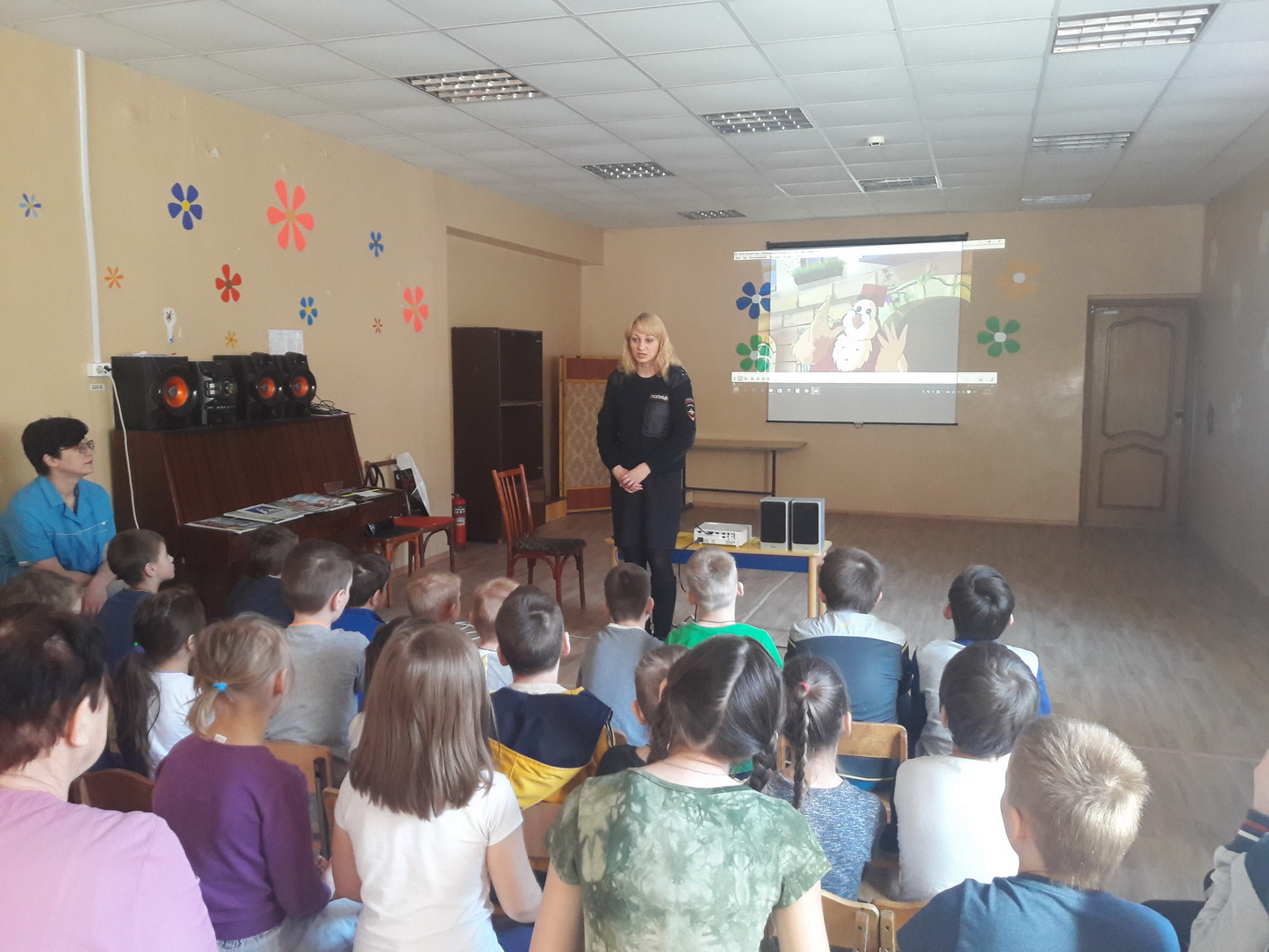 В Дзержинске сотрудники ГИБДД рассказали детям о безопасности на дорогах