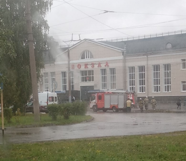 В Дзержинске оцепили здание вокзала из-за сообщения о бомбе