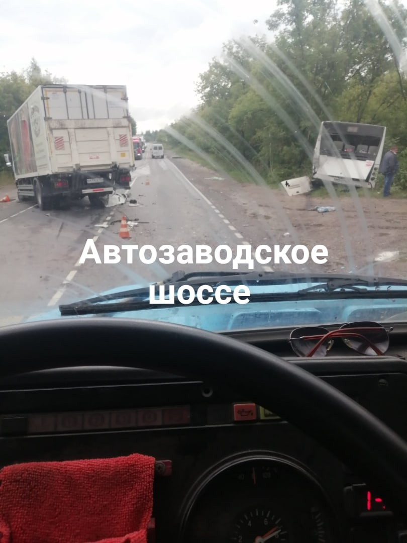 Пять человек пострадали в ДТП автобуса и большегруза в Дзержинске (ФОТО, ВИДЕО)