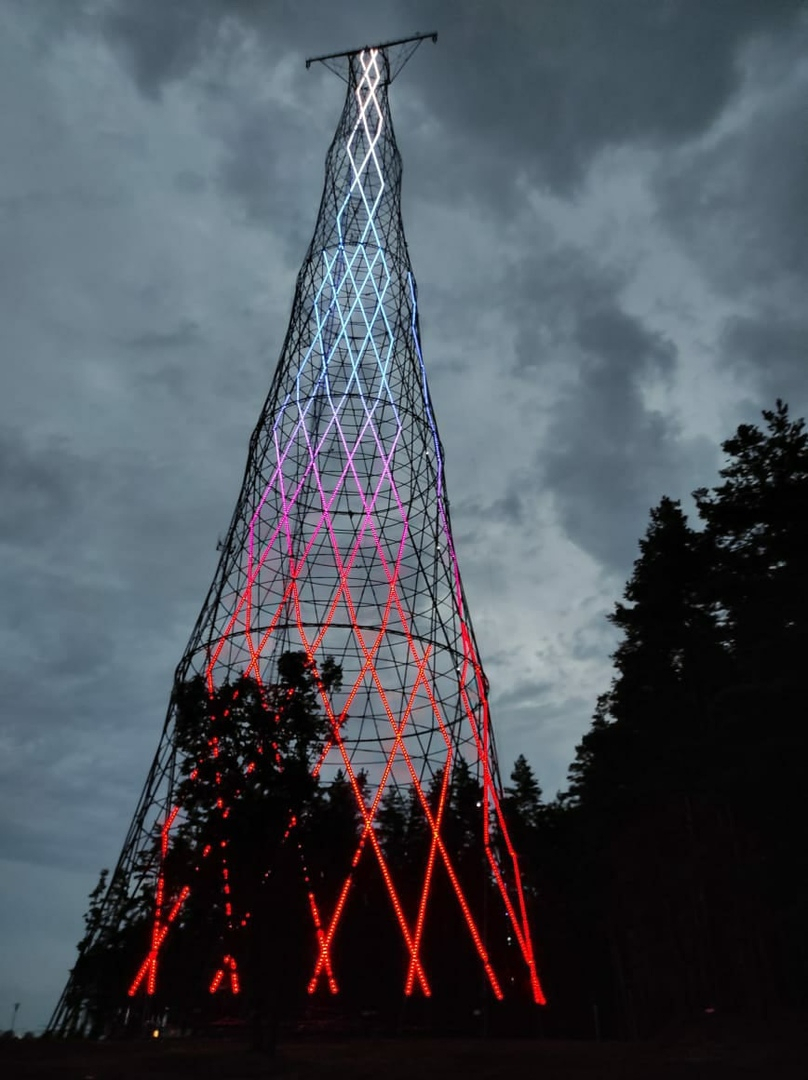 На Шуховской башне в Дзержинске появилась разноцветная подсветка(видео)