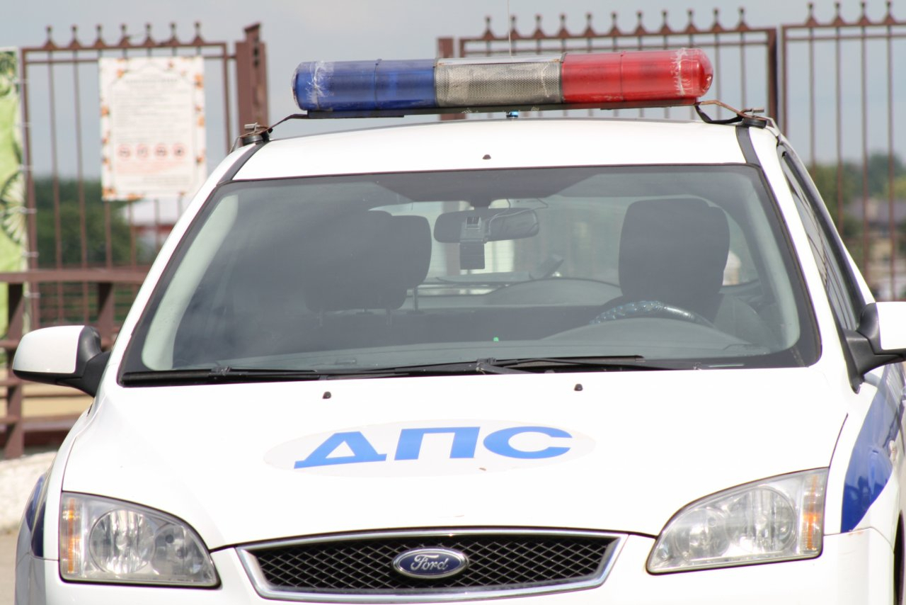 Водитель иномарки сбил двух 15-летних девочек в Володарском районе