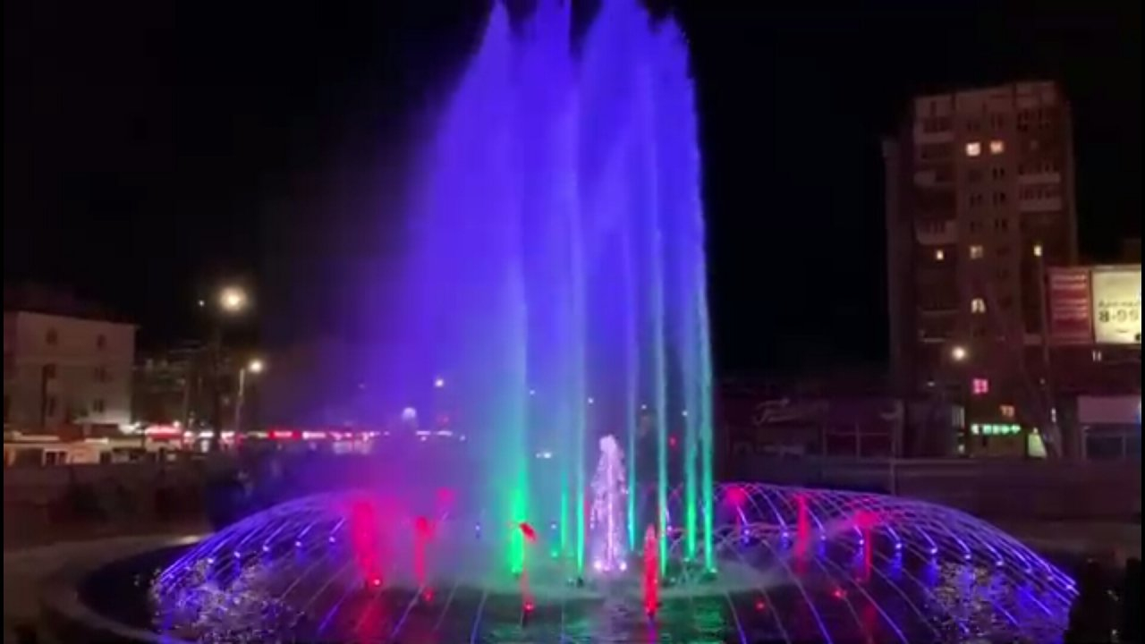В Дзержинске запустили фонтан на Торговой полощади(видео)