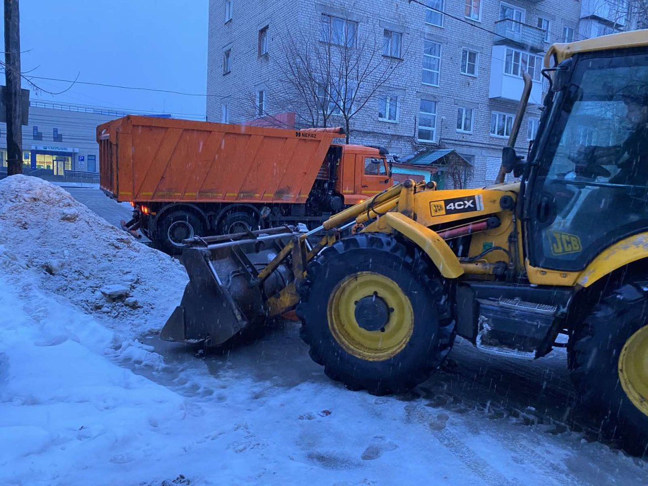 Более тысячи кубометров снега вывезено со дворов жилфонда управляющей компании «Управдом-Центр»